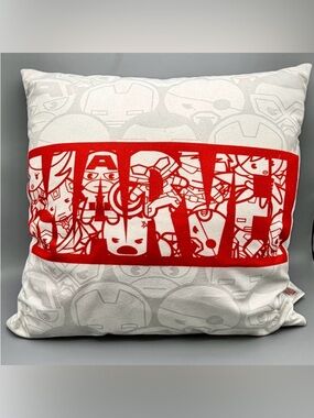 MINISO Marvel Throw Pillow 17.7” Superhero Graphic Cushion 45cm